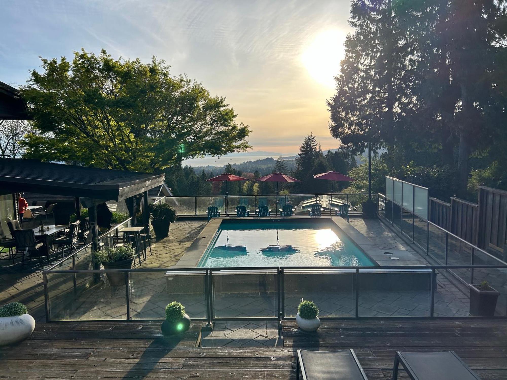 Cypress: Private Bedroom/Bathroom/Office, With Shared Pool, Hot Tub North Vancouver Exteriér fotografie