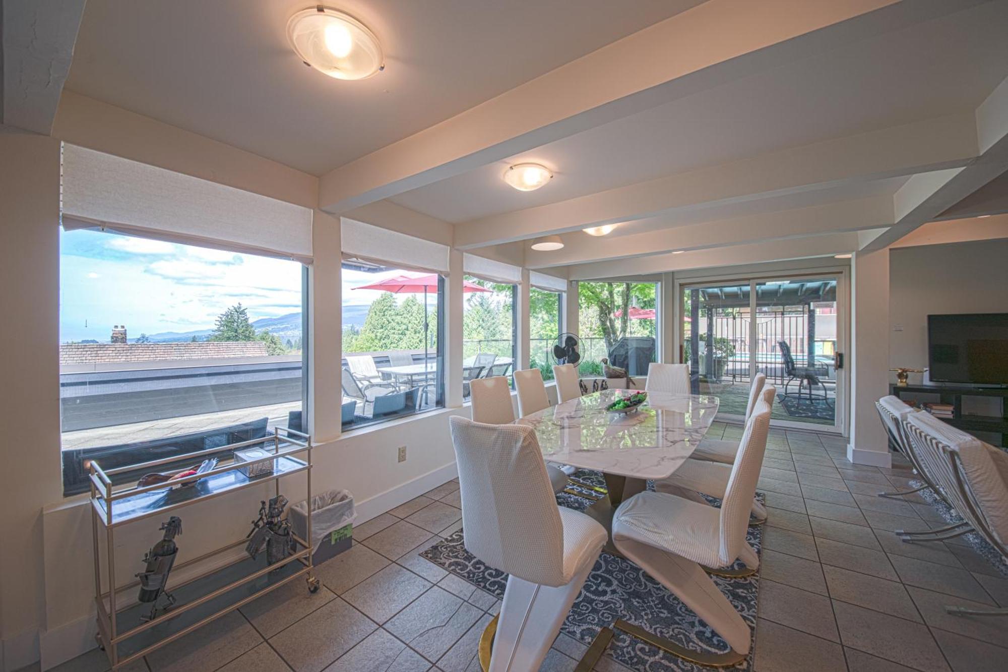 Cypress: Private Bedroom/Bathroom/Office, With Shared Pool, Hot Tub North Vancouver Exteriér fotografie