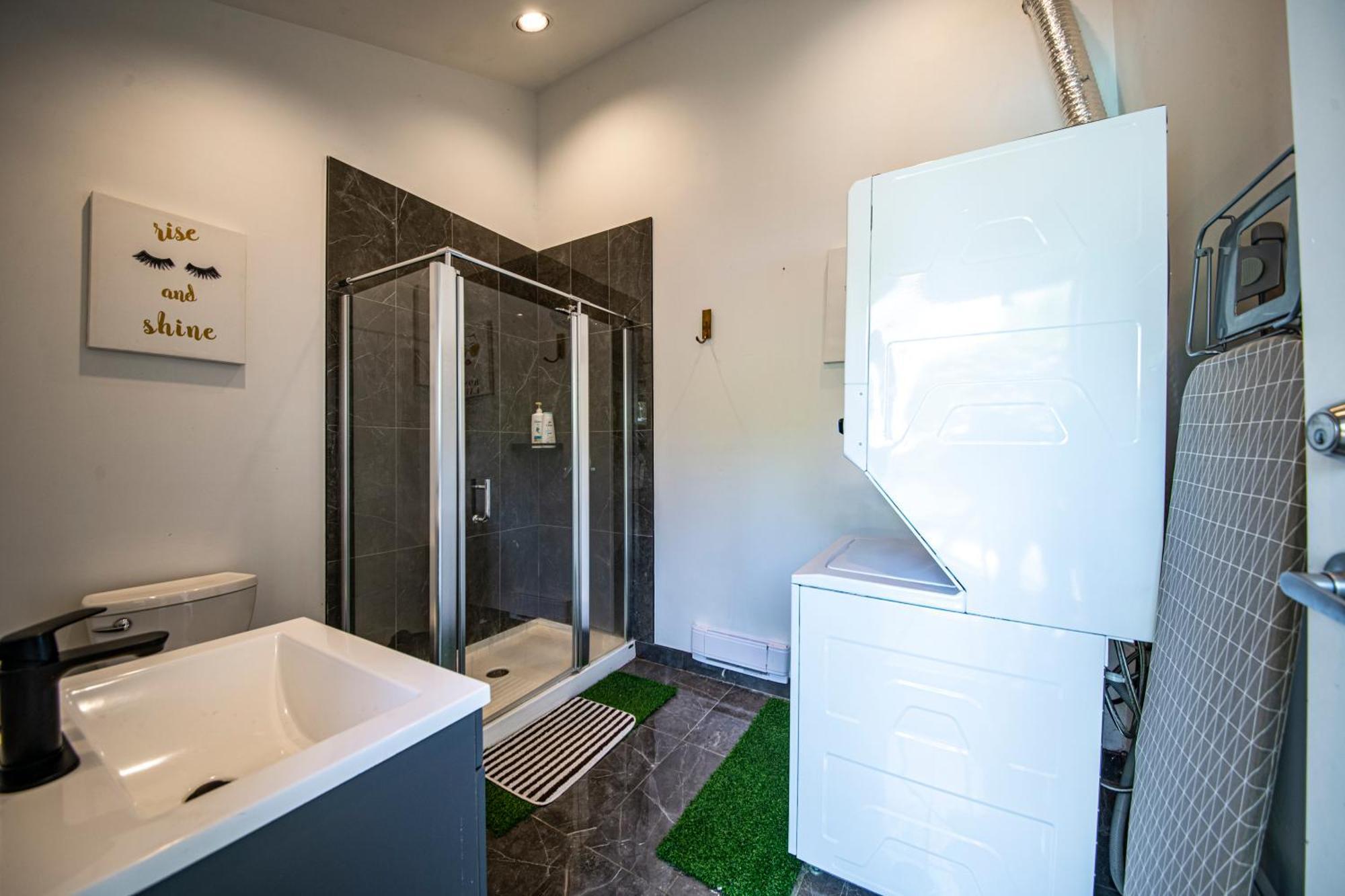 Cypress: Private Bedroom/Bathroom/Office, With Shared Pool, Hot Tub North Vancouver Exteriér fotografie