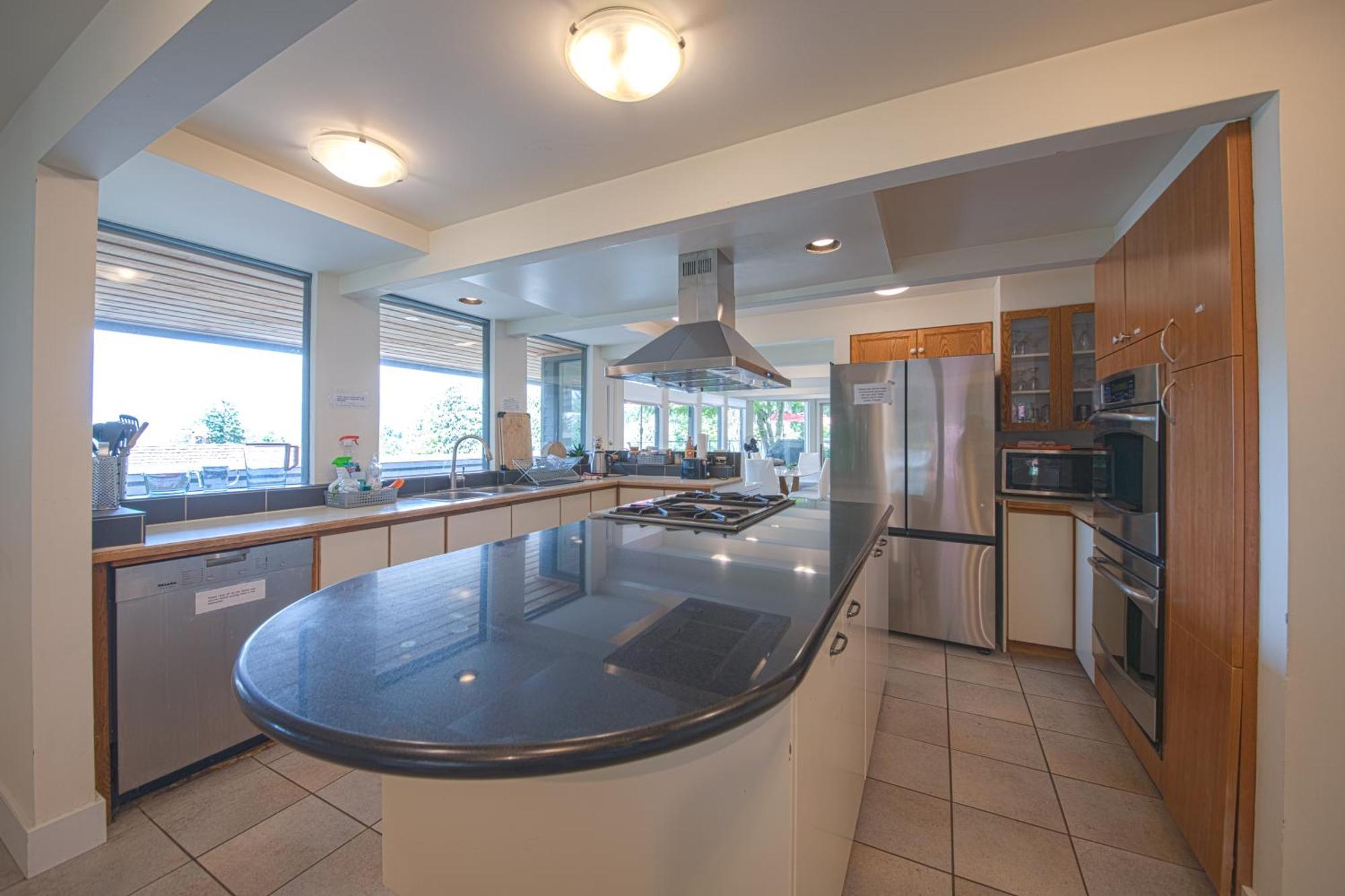 Cypress: Private Bedroom/Bathroom/Office, With Shared Pool, Hot Tub North Vancouver Exteriér fotografie