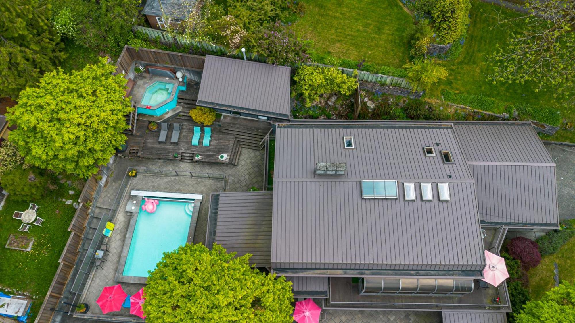 Cypress: Private Bedroom/Bathroom/Office, With Shared Pool, Hot Tub North Vancouver Exteriér fotografie