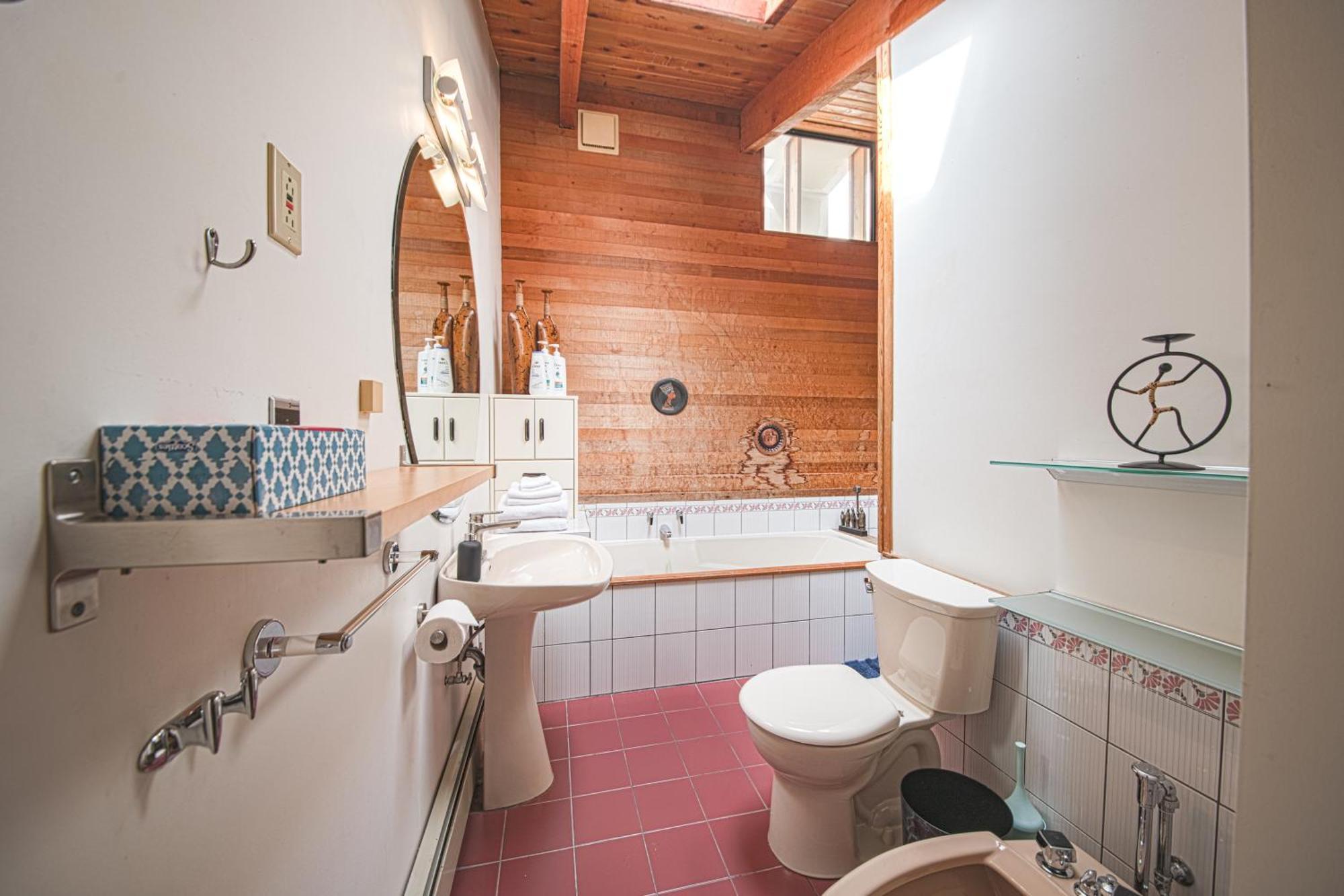 Cypress: Private Bedroom/Bathroom/Office, With Shared Pool, Hot Tub North Vancouver Exteriér fotografie