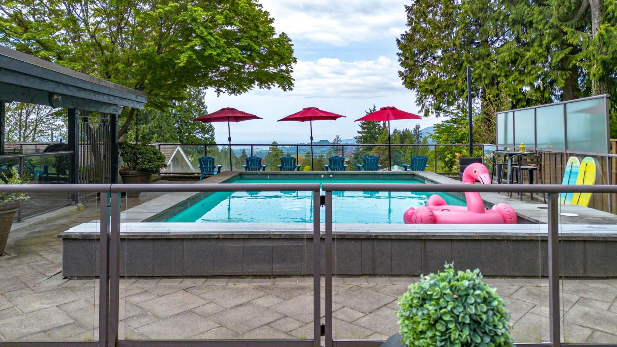 Cypress: Private Bedroom/Bathroom/Office, With Shared Pool, Hot Tub North Vancouver Exteriér fotografie